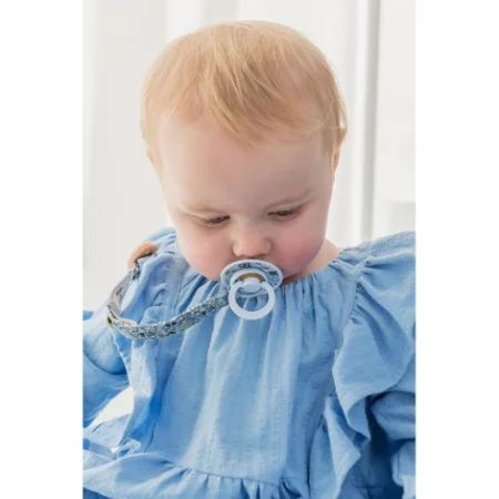 Тримач для соски 942112231 BIBS x Liberty Pacifier Clip Chamomile Lawn Baby Blue - Зображення 2