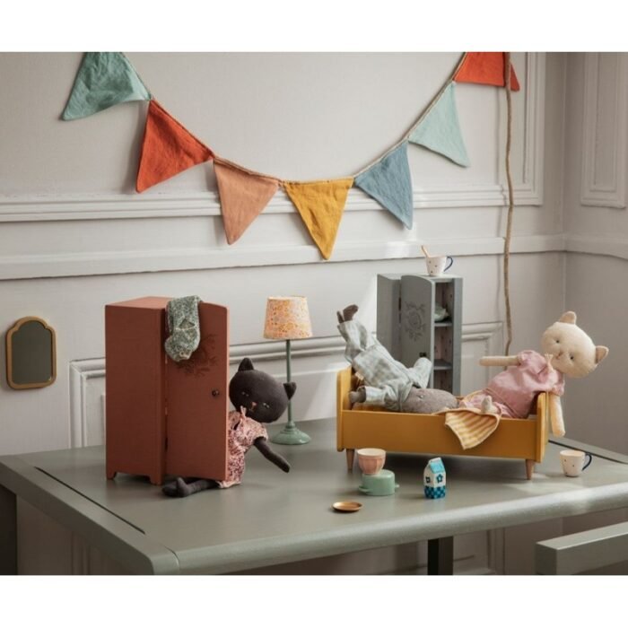 miniature-closet-greymint-2021-maileg (3) Аксесуари - Мініатюрна шафа - сірий/м'ятний - Зображення 4