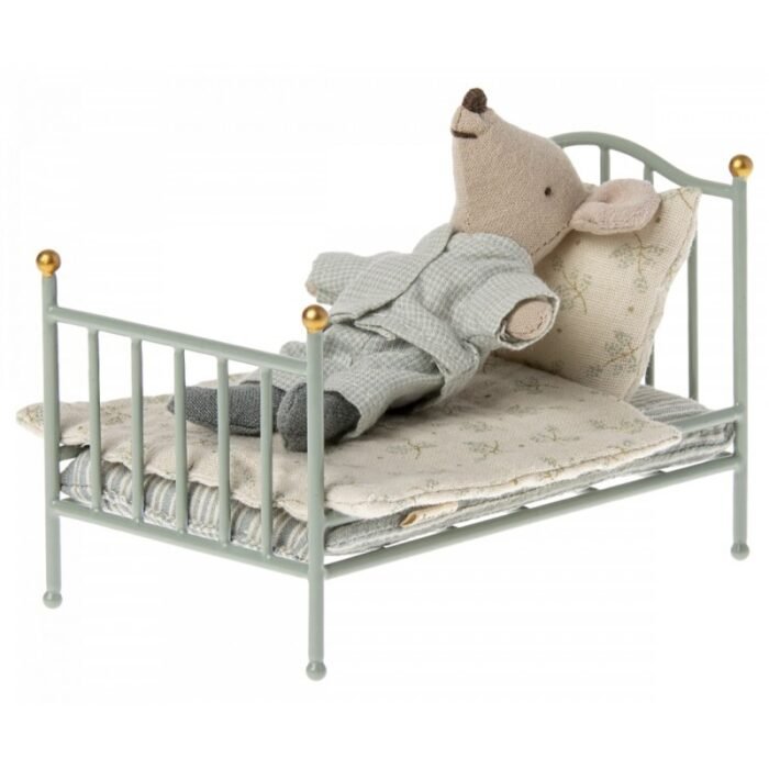 vintage-bed-mouse-mint-2022-maileg (2) Аксесуари для ляльок - Вінтажне ліжко - М'ятна - Зображення 2