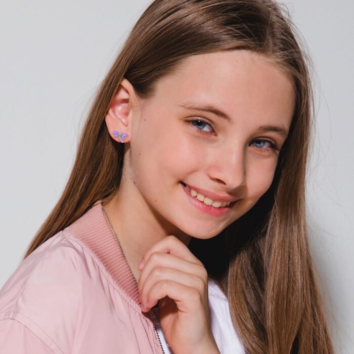 Сережки-пусети Бабка з фіолетовою емаллю та фіанітами - Зображення 6