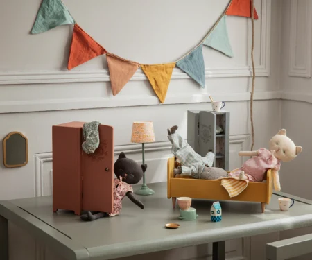 Аксесуар для ляльки - дерев'яне ліжко жовте - Зображення 2