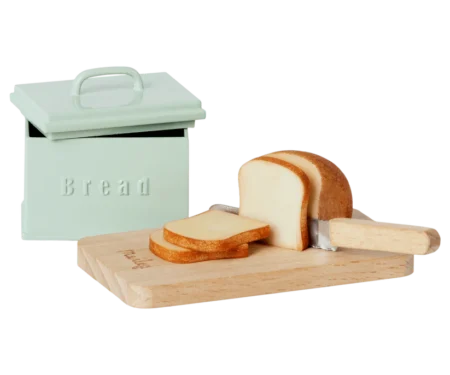Аксесуар для ляльки - коробочка з хлібом, ножем та дощечкою