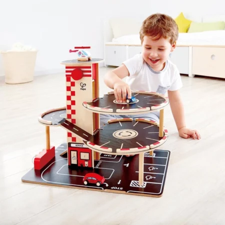 Паркінг дерев'яний Hape з гелікоптерним майданчиком (E3002) - Зображення 2