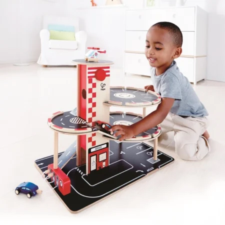 Паркінг дерев'яний Hape з гелікоптерним майданчиком (E3002) - Зображення 4