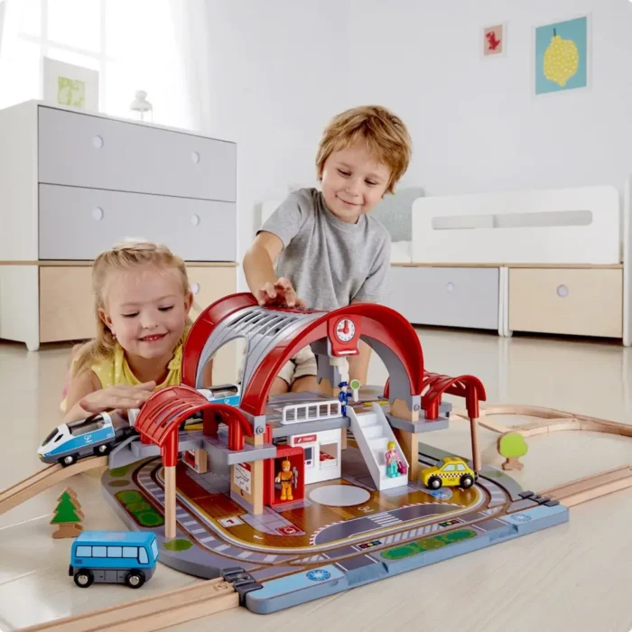 Іграшкова залізниця Hape Станція Гранд-Сіті зі світловими та звуковими ефектами (E3725) - Зображення 9