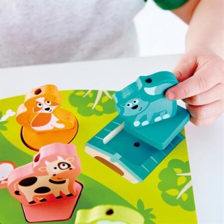 Дерев'яна рамка-вкладиш Hape Фігури і звірята (E1614) - Зображення 3