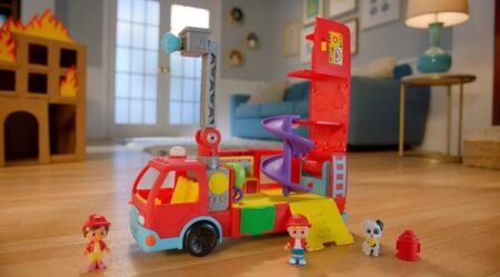 Ігровий набір CoComelon Feature Vehicle Пожежна машина-трансформер з аксесуарами - Зображення 5