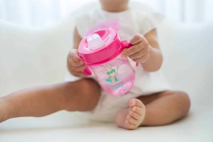 Чашка - поїльник з м`яким носиком та ручками Супергерой, колір рожевий, 9+ місяців, 270 мл - Зображення 2