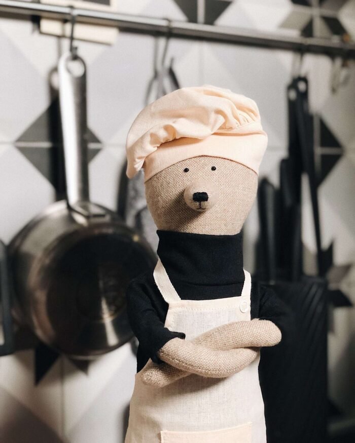 3-34fbf56c47b2199620109d68cdf69d11 Аксесуар для ведмедика Philomena Kloss - Форма шефа - Зображення 2