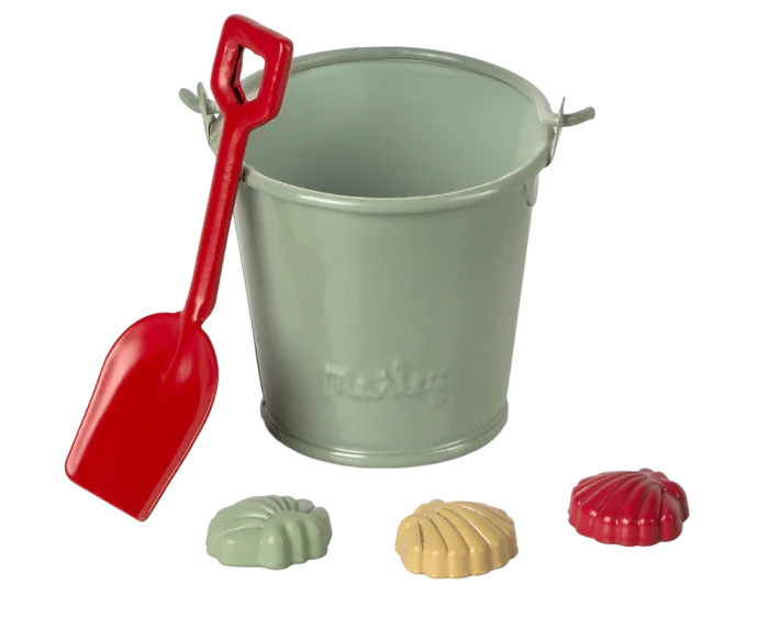 Аксесуар Maileg - пляжний набір -Лопата, відро та мушлі - Зображення 1