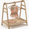 Collection-Minikane-poupee-gordis-porte-vetements-et-ses-3-cintres-motif-palm-trees-470x600-1-100x100 Вішалка для одягу Jakarta та 3 вішалки - Зображення 3