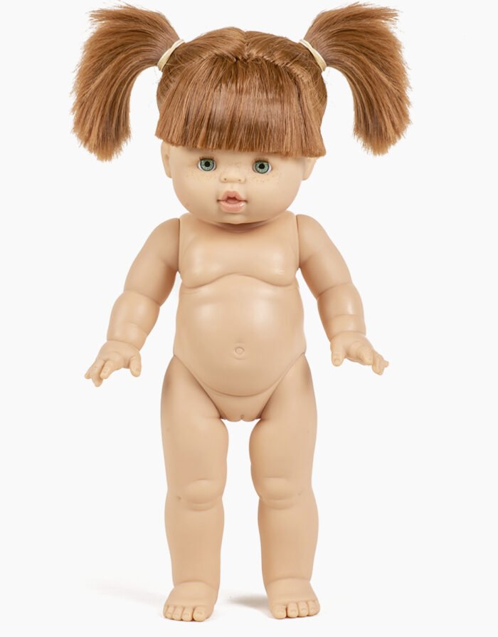 minikane-collection-dressing-vetements-accessoires-meubles-poupees_gordis-debout-37cm_gabriella (1) Темношкіра лялька зі світлим волоссям Louisa (37см) - Зображення 1