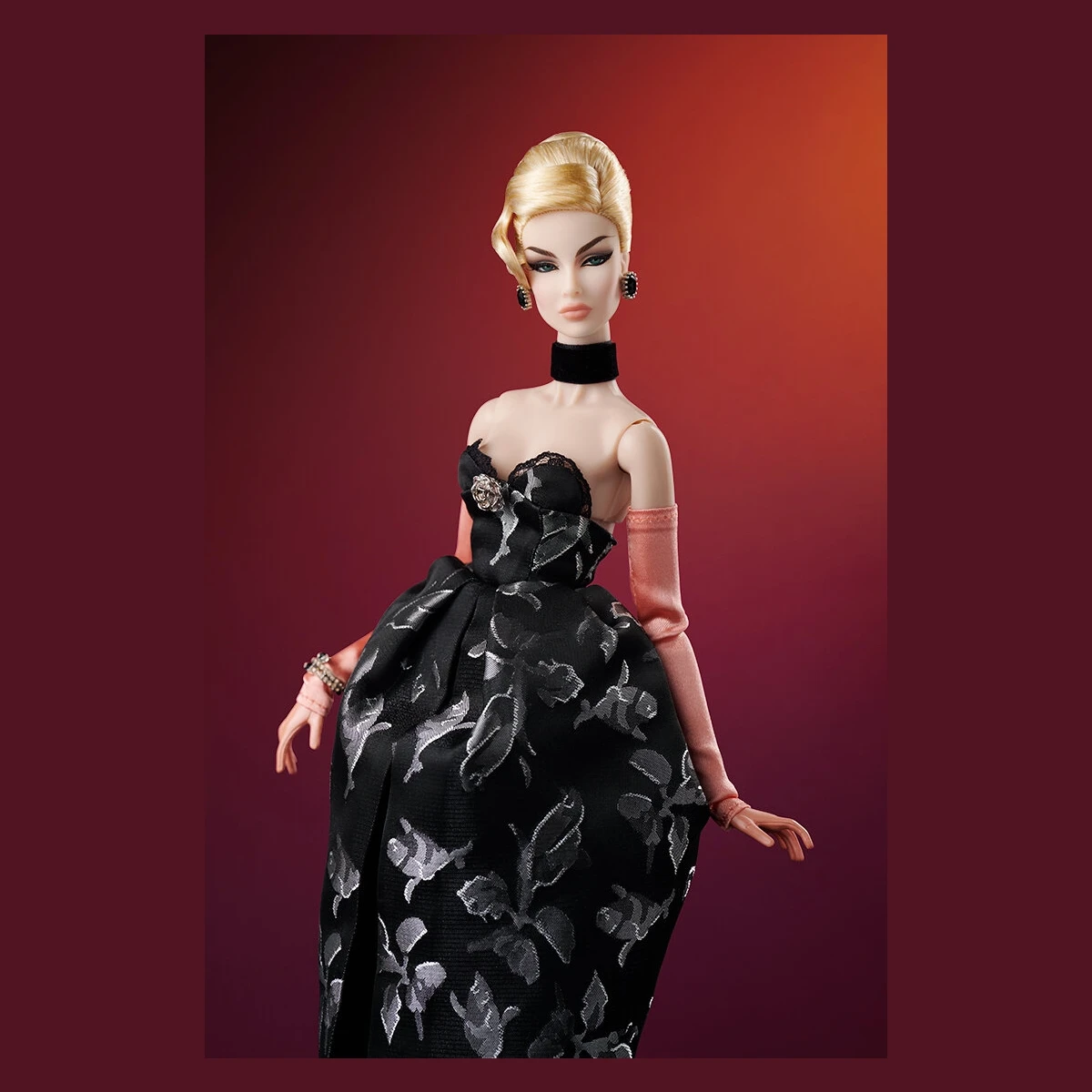Integrity Toys — бренд колекційних ляльок, що пропонує ексклюзивні моделі з високою деталізацією, вишуканим дизайном та неперевершеним стилем для справжніх поціновувачів високої моди.