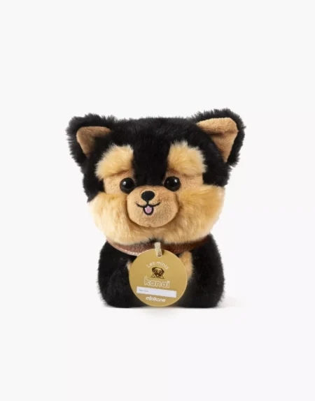 Сумо, плюшевий песик 18 см з нашийником та бежевим кошиком зі штучного хутра - Зображення 2